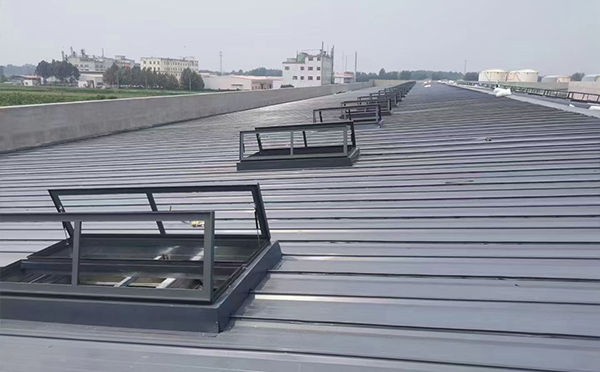 某中学室内体育馆宁陕排烟窗改造项目