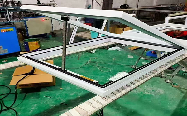 某地下车库出入口宁陕排烟窗配置工程